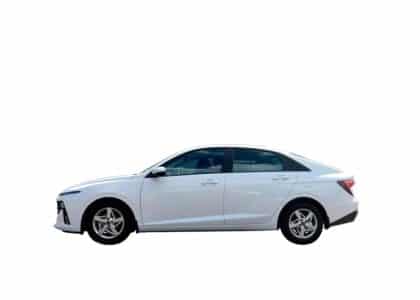 Intermediate sedan: Hyundai Accent Superior AT or similar
